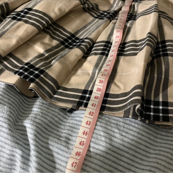 H&M Beige Pleated Plaid-Pattern Skirt - Picture 7 of 7
